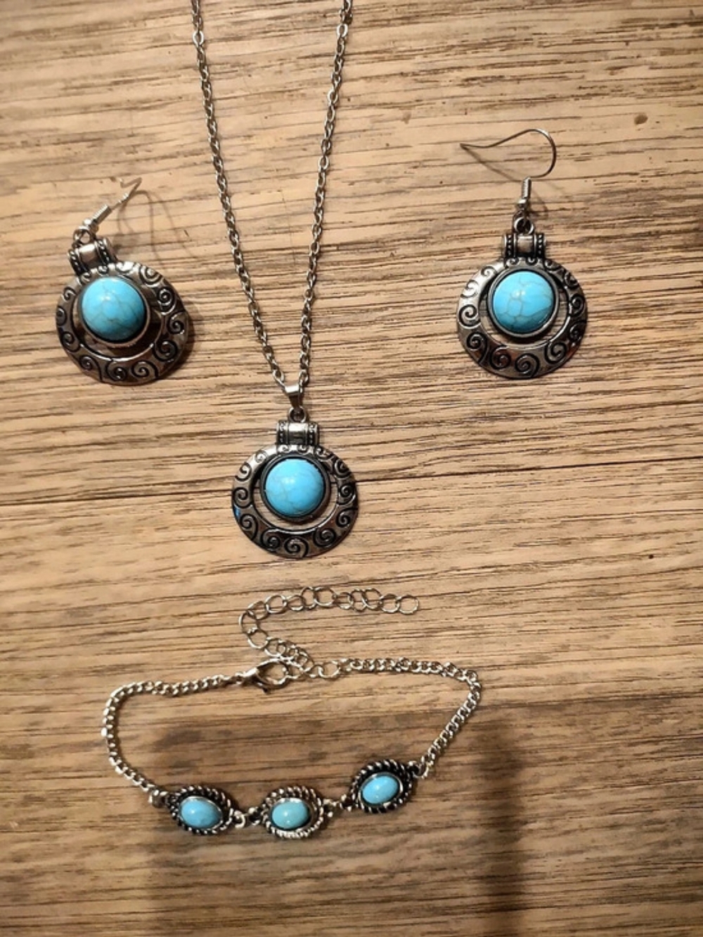Turquoise Jewelry Set in Blue & Silver Like New